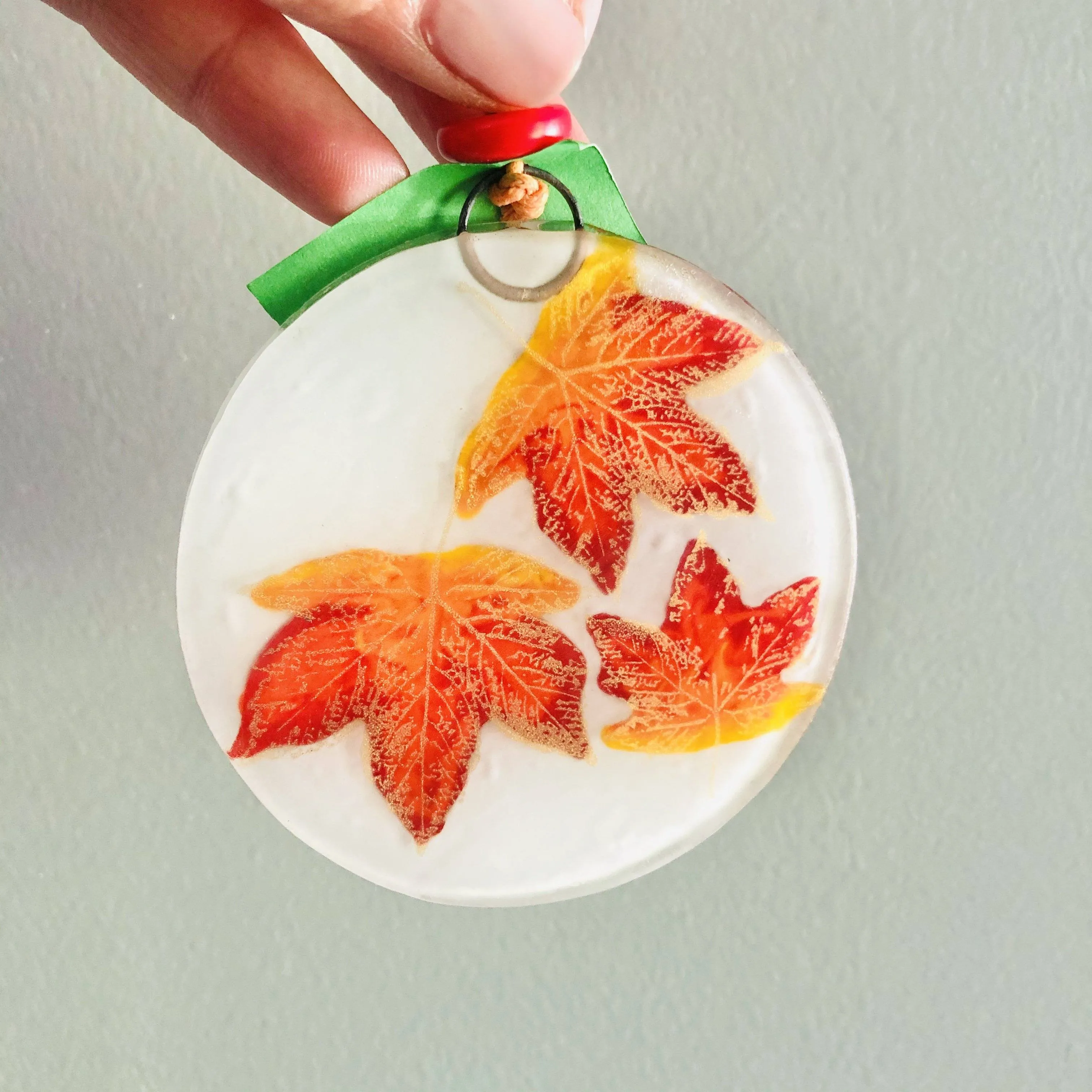 Fair Trade Ornament 100 Autumn Leaves White