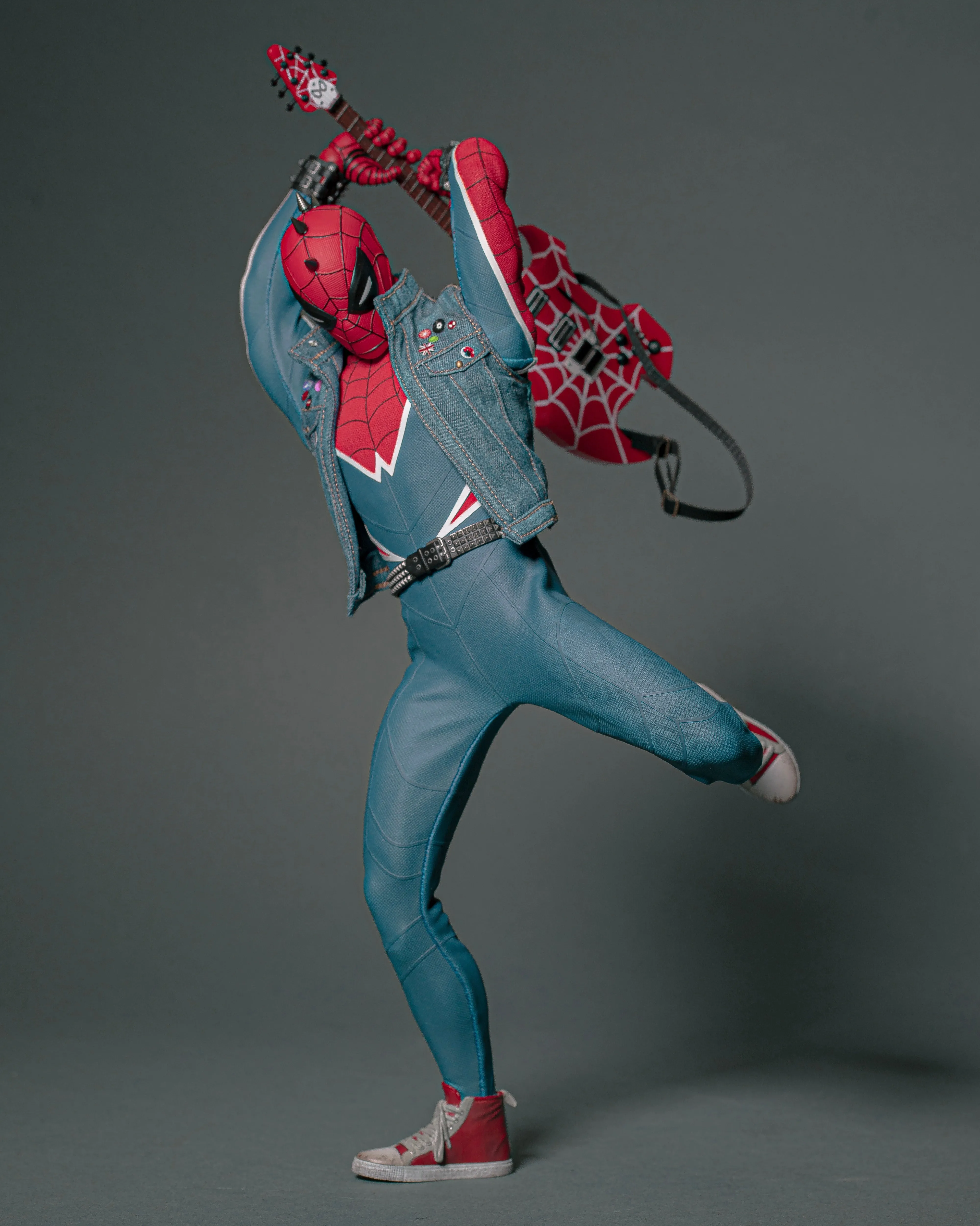 Hot Toys VGM32 Marvel Spiderman PS4 Spiderman Punk Suit 1/6 Scale Collectible Figure