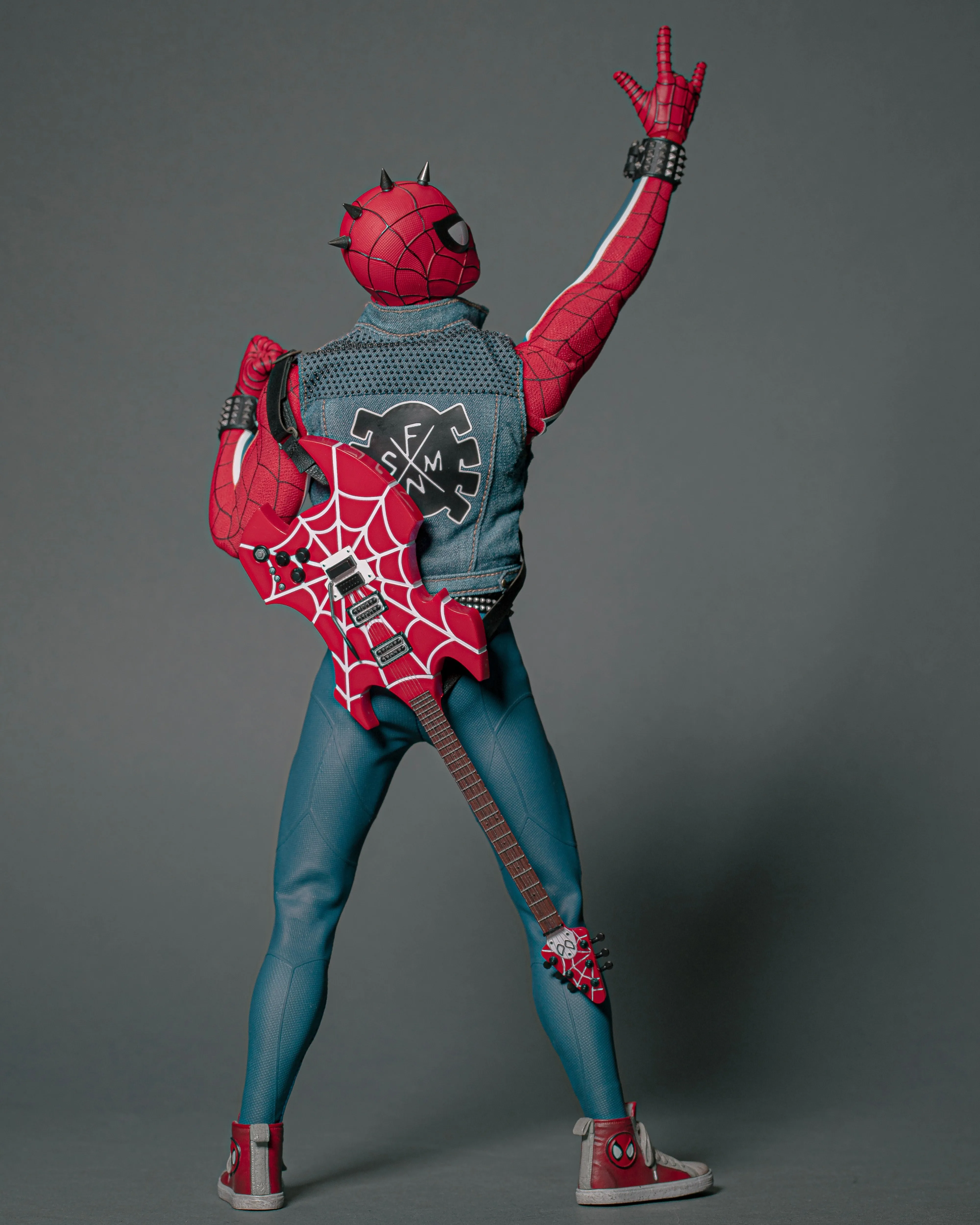 Hot Toys VGM32 Marvel Spiderman PS4 Spiderman Punk Suit 1/6 Scale Collectible Figure