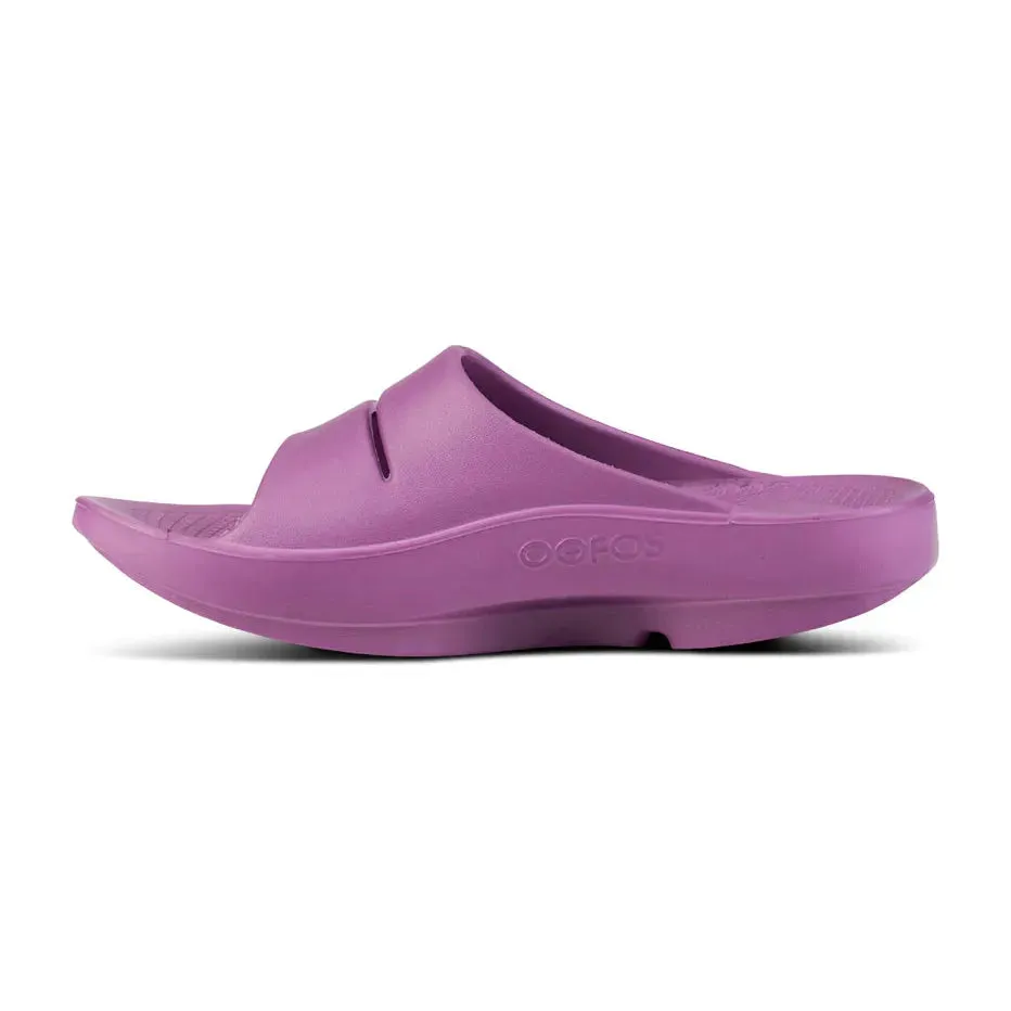 OOFOS Unisex OOahh Slide Sandal in Plum