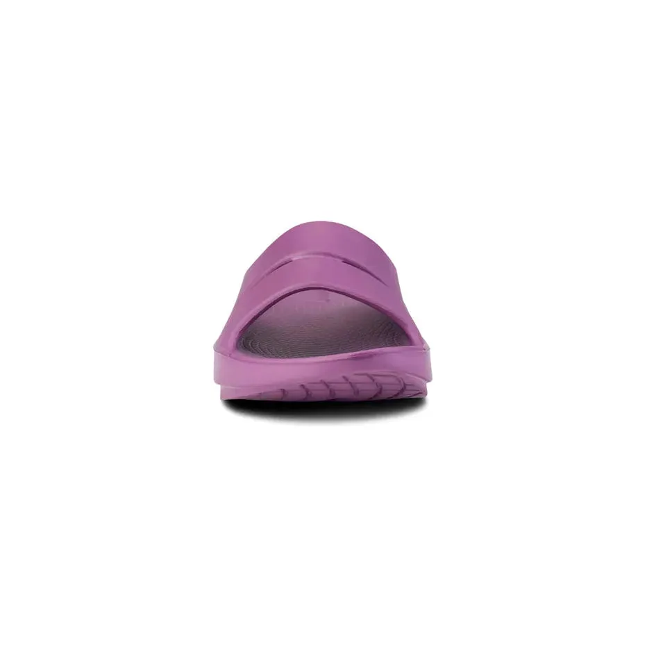 OOFOS Unisex OOahh Slide Sandal in Plum