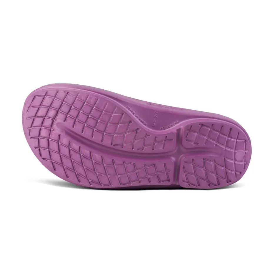 OOFOS Unisex OOahh Slide Sandal in Plum