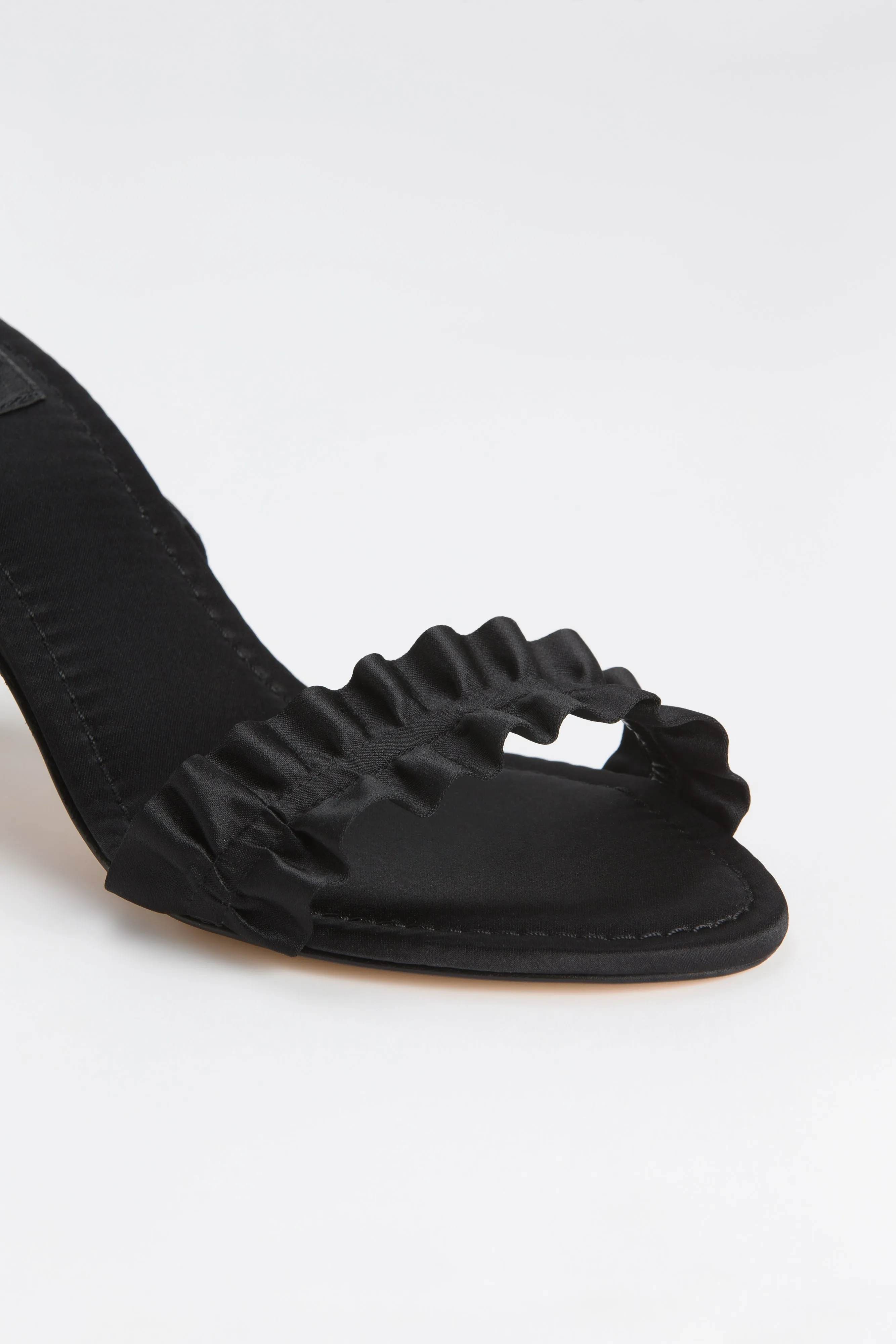 RUFFLE SANDAL | SATIN BLACK001